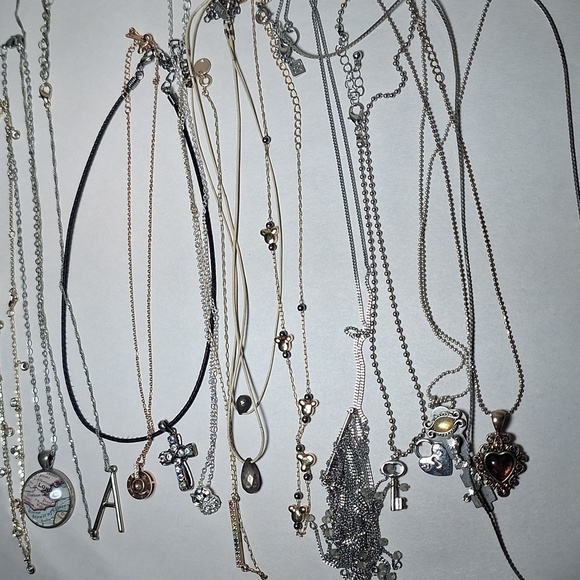 14 Necklaces Including Disney Owl Key London Flower Tassel - Picture 2 of 7